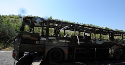 U potpunosti izgorio autobus kod Skradina: Putnici na vrijeme izašli na sigurno!