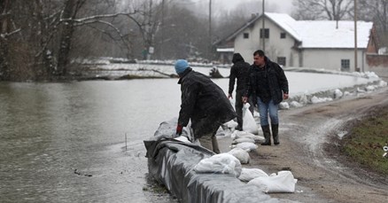 ISTOK ZEMLJE POTOPLJEN Vodostaj Save u Jasenovcu stagnira, interventni timovi i dalje na terenu