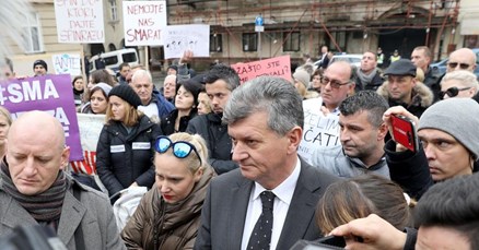 Zdravstvo u 2017.: Gomilanje dugova i prosvjedi roditelja koji su tražili lijekove za bolesnu djecu
