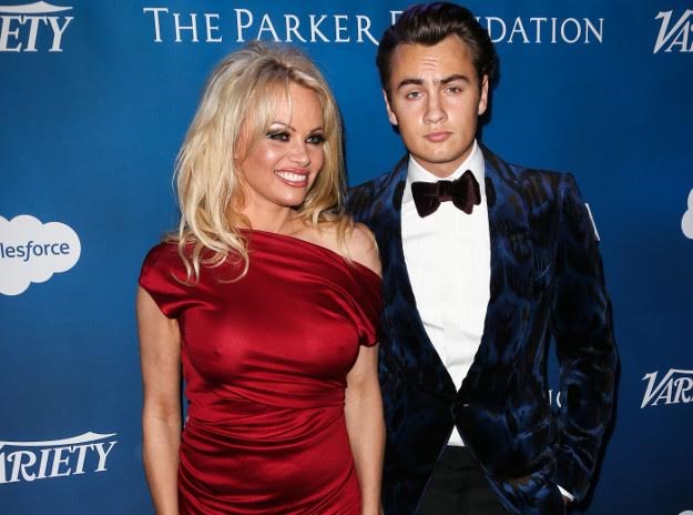 Postao je pravi frajer: Sin slavne Pamele Anderson nasljednik je Chucka Bassa