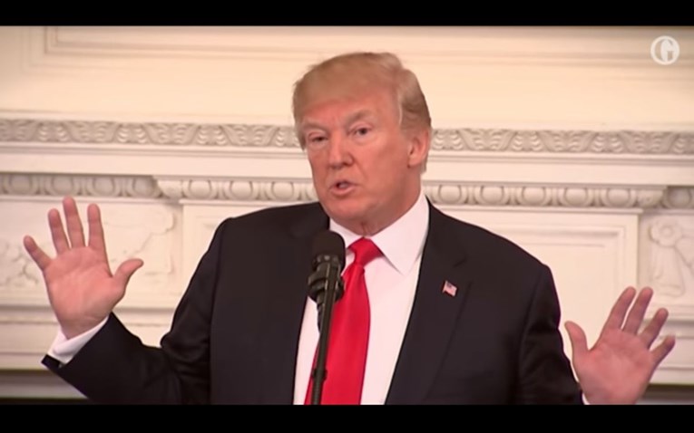 Trump izvalio da bi on uletio u školu na Floridi, čak i bez oružja