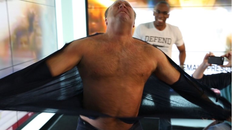 Tko je Alex Jones? Lažljivac, prevarant i teoretičar zavjera koji je za HTV relevantan izvor