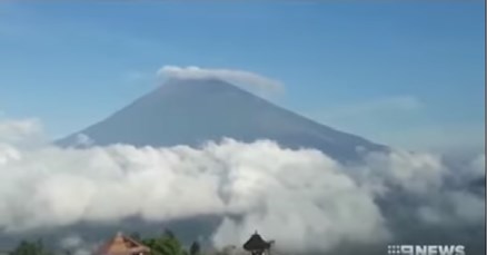 VIDEO Masovna evakuacija s Balija zbog prijetnje erupcije vulkana: "Imamo 800 potresa na dan"