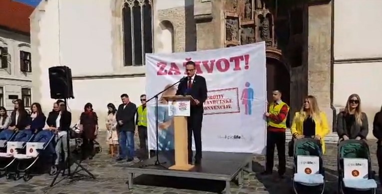 Batarelo: I silovane žene moraju roditi