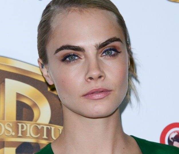 Cara Delevingne obukla minicu i pokazala zdravstveni problem s kojim se bori
