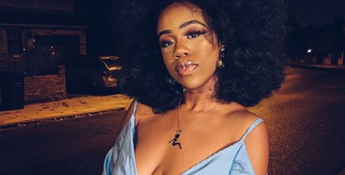 Tori crni uredski seks