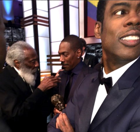 Hoce Li Nadmasiti Ostale Chris Rock Opet Preuzima Voditeljsku Palicu Oscara Index Hr