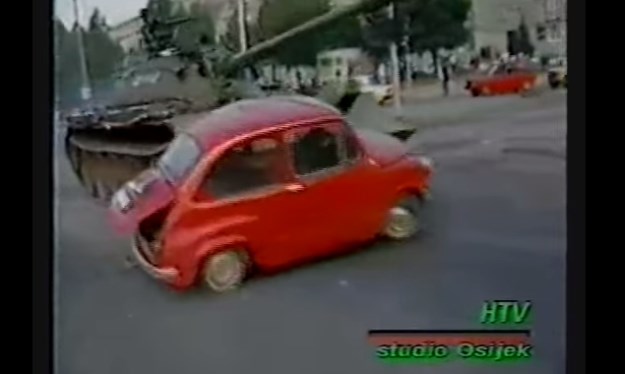 Prije 24 godine tenk JNA uništio je crvenog fiću