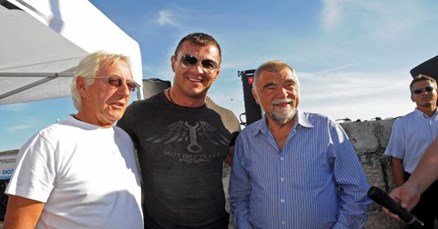 Kristijan Curavić izdržao samo sedam sati pod vodom, ali su mu Mesić i Oliver ipak čestitali