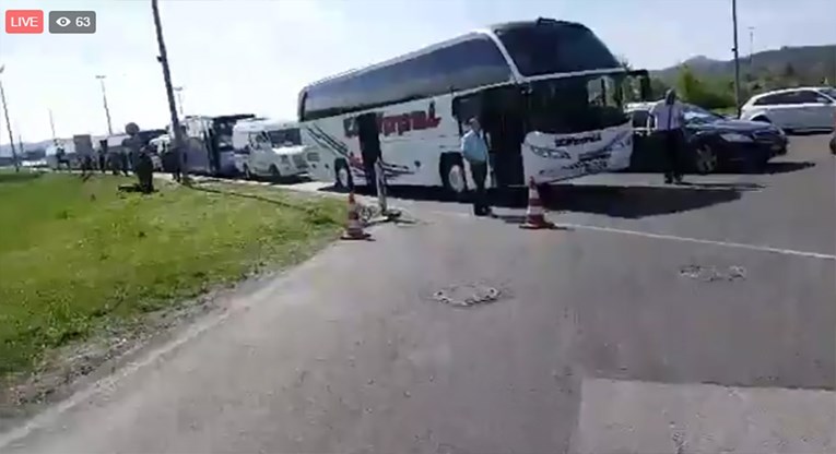 VIDEO S BREGANE Pogledajte gužvu na granici sa Slovenijom, na granicama kilometarske kolone