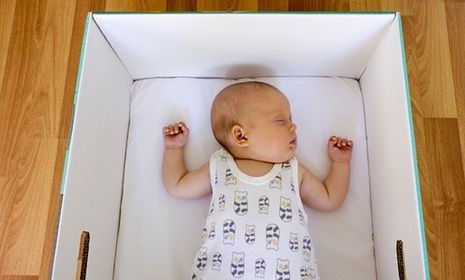 Znate li zašto bebe u Finskoj spavaju u kartonskim kutijama?