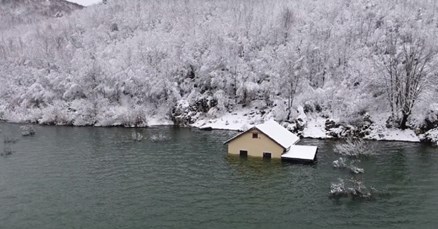 KLJUČNA 24 SATA Neke rijeke još rastu, nasipi jedva drže, kuće potpuno pod vodom: "Nije gotovo"