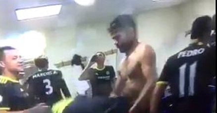 GUZI TRENERA, ČUPA JAJA KAPETANU Manijak Diego Costa tako slavi naslov (18+)