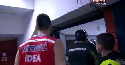Bijesni Dule opet van kontrole: Vujošević nakon poraza od Zvezde tukao Deliju