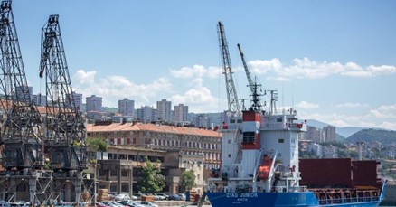U morskim lukama manje brodova, putnika i robe
