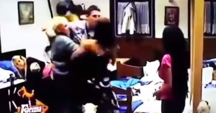 Tučnjava u srpskoj "Farmi": Bacio "kraljicu silikona" na pod, druga stanarka završila u bolnici