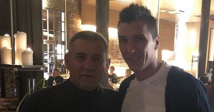 Mandžukić zagrlio generala Gotovinu: "Čast mi je upoznati tako skromnu osobu"