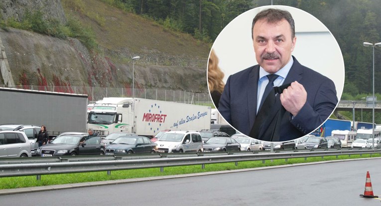 PUTNICI NA RUBU ŽIVACA Na granici se čeka po 5 sati, a Orepić poručuje: "Naviknite se"