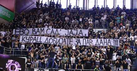 Kaos u Beogradu: Grobari jajima napali Delije u Pioniru