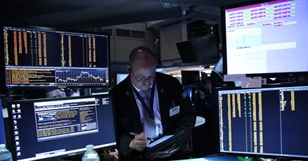 Na Wall Streetu prvi kvartalni gubitak u više od dvije godine, cijene dionica Facebooka rastu