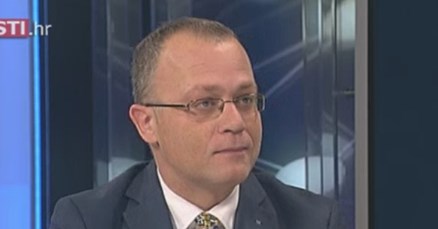 Hasanbegović o Frljićevoj predstavi: "Bilo mi je zanimljivo vidjeti kako izgledam sa svinjskom glavom"
