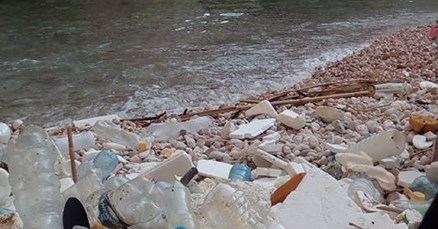 Plaža na Visu proglašena je jednom od najljepših na svijetu, a sad je krcata smećem
