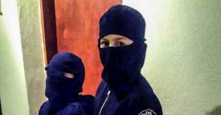 Šef dalmatinskog HSP-a objavio slike djece u fantomkama i uniformama s ustaškim pozdravom