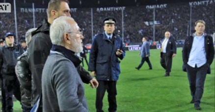 ATENA U PANICI Gazda PAOK-a, koji je s pištoljem upao na teren, zvao Grobare u pomoć za finale Kupa