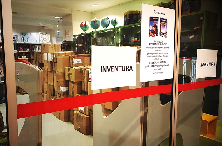INDEX DOZNAJE DETALJE Algoritam propada, novi ulagač nudi novac i želi dovesti Starbucks uz knjižare