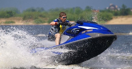 Maloljetni Nijemac u Šibeniku divljao na jet-skiju, teže ozlijedio oca i majku