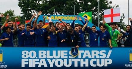 PEHAR IM PREDAO LEGENDARNI VAN BASTEN Juniori Dinama bez poraza osvojili jaki FIFA-in turnir