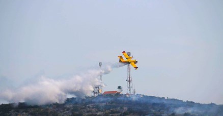Kanaderi gase požare kod Drniša i iznad Tisnog