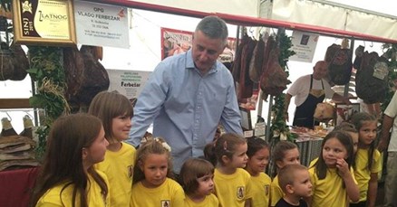HNS: Karamarko iskoristio djecu za promidžbu HDZ-a, to je dno dna