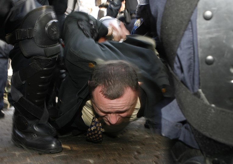 Neonacist Keleminec krenuo prema Jasenovcu, policija ga privela uz upotrebu sile