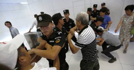 Brojne kineske obitelji i dalje uvjerene da se iza nestanka leta MH370 krije zavjera