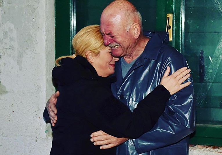 FOTO Dok grli uplakanog Zadranina, Kolinda se smije ili plače?