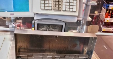 Dok im prodaju meso sa salmonelom, kupci Konzuma se zgražaju nad prljavštinom u jednoj trgovini