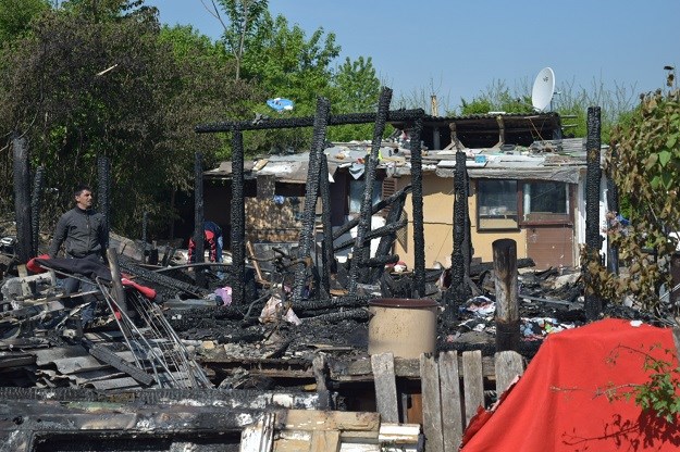 Na kuću u romskom naselju bačen molotovljev koktel? "Čuli smo udarac, a onda je planuo požar"