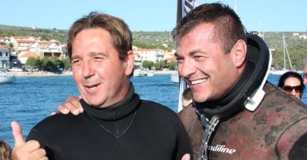 Kristijan Curavić zaronio pet metara u more, planira izdržati do sutra poslijepodne