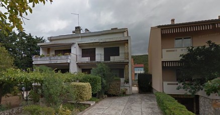 U požaru na Krku poginula osoba, unutrašnjost kuće natopljena gorivom, puna razbacanih plinskih boca