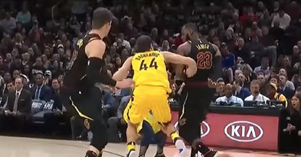 LEBRON IZLUDIO BABU Bogdanović se služio hrvačkim zahvatima, James ga slao po ćevape