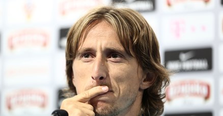 MODRIĆ ODGOVORIO NAVIJAČIMA "Ginem za hrvatski dres 10 godina i tako ću nastaviti"