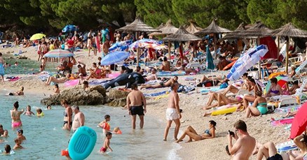 Smjena turista na Makarskoj rivijeri, hoteli dupkom puni