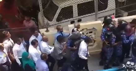 VIDEO Na Maldivima proglašeno izvanredno stanje, uhićen bivši predsjednik