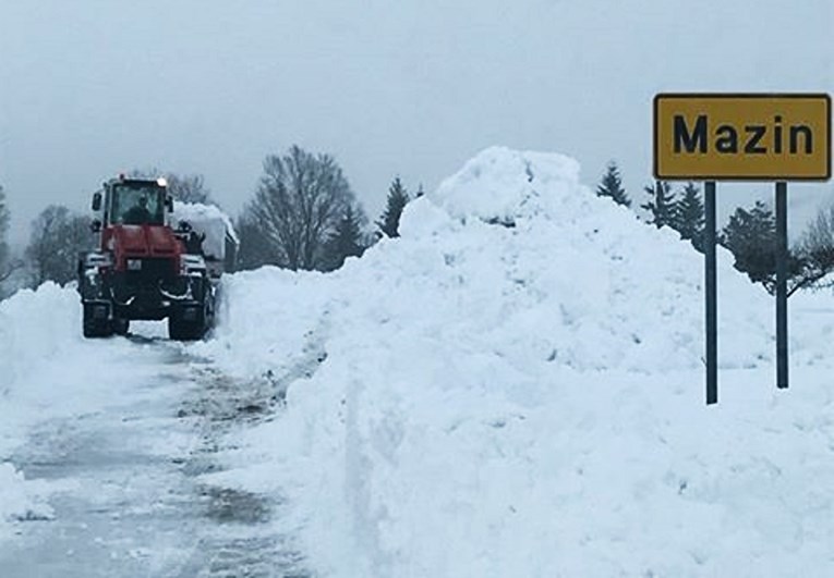 AKO NE MOŽE ZIMSKA SLUŽBA, MOŽE HGSS Nakon pisanja Indexa, stanovnici Mazina dobili hranu i lijekove