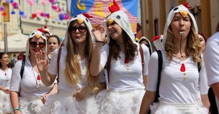 Čakovečki maturanti feštali u kostimima kakvih se ne bi posramio nijedan karneval