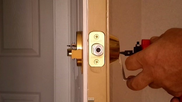Alatom za otvaranje brava provaljivao u hotelske sobe u Zadru i pljačkao goste