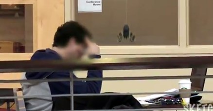 Tip se uplašio lažnog pauka, pa glumi uvrijeđenu frajlu i prijeti policijom