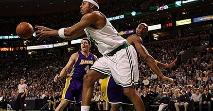 Lakersi protiv Celticsa: Drevni rivali pred bespoštednom borbom za NBA prstenje