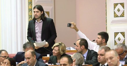 Živi zid: Nikome nismo uskočili na teren, mi smo prvi najavili referendum protiv poreza na nekretnine